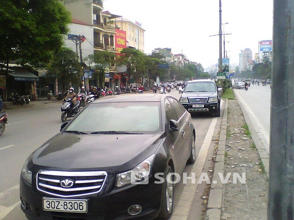 Lạ lùng bãi trông giữ xe ở Hà Nội