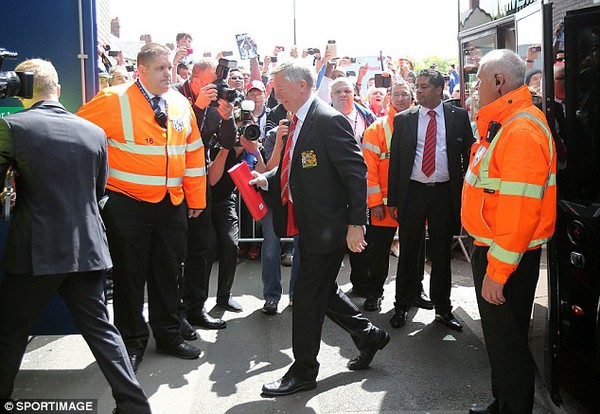 
	Sir Alex cùng Man United hành quân tới sân của West Brom