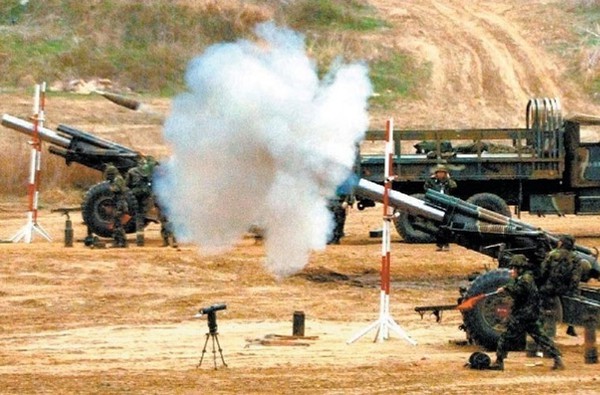 Lựu pháo M114 cỡ nòng 155mm do Mỹ sản xuất trang bị trong pháo binh Hàn Quốc (số lượng khoảng 850 khẩu).