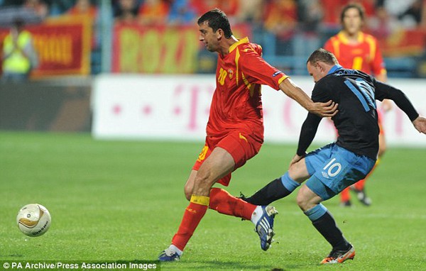 Đội trưởng Montenegro dọa Rooney