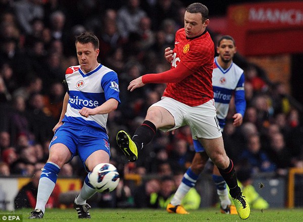 
	Rooney dính chấn thương háng