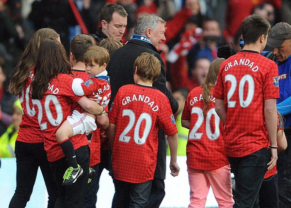 Sir Alex trình làng "đội bóng mới" trong ngày chia tay M.U