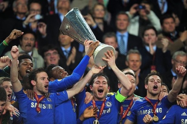 
	Một năm sau, Chelsea giành được chiếc cúp vô địch Europa League