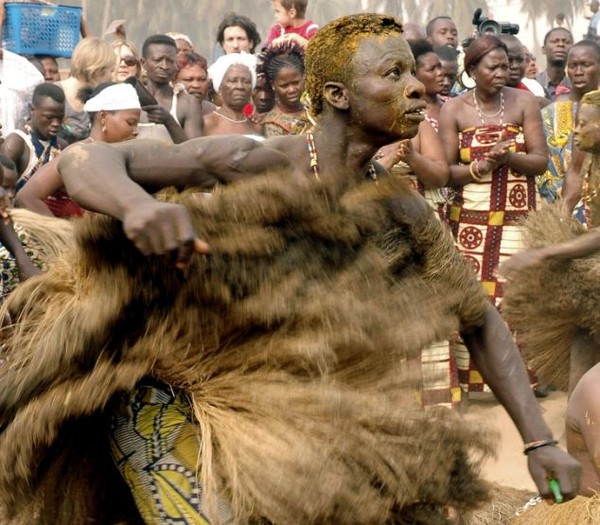 
	Một vũ công trong nghi lễ tà thuật tại Nigeria (ảnh minh họa).