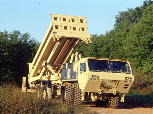 
	Tổ hợp phòng thủ tên lửa THAAD của Mỹ.