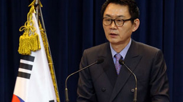 
	Người phát ngôn tổng thống Hàn Quốc Yoon Chang Jung.