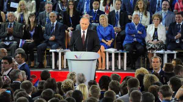 
	Tổng thống Putin phát biểu trước những người ủng hộ trong Đại hội thành lập ONF hôm 12-6.