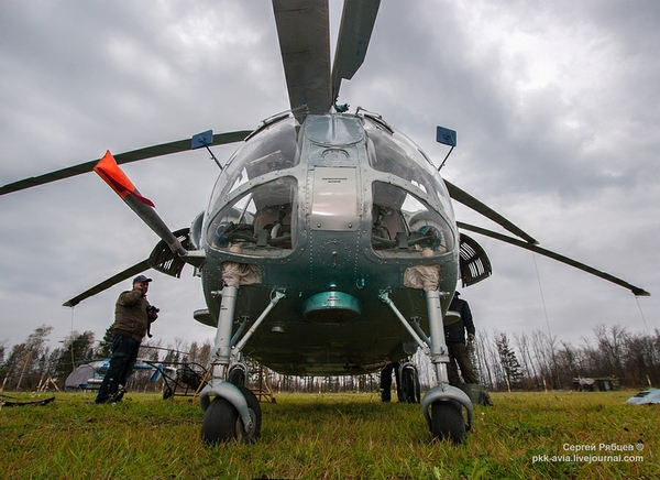 Những chiếc trực thăng Ka-26 đang được đặt ở sân bay Aerograd Mozhaisky, Moscow.