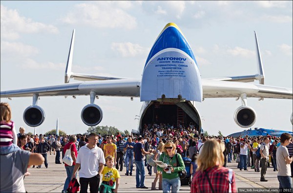 Antonov An-225 được thương mại hóa sẵn sàng để mang bất kỳ hàng hóa nào.