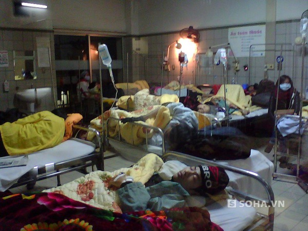 Những ngày này ở Bệnh viện Bạch Mai tiếp nhận thêm nhiều bệnh nhân vì đợt rét kéo dài.