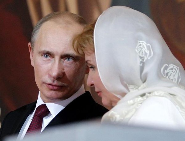 
	Vợ chồng Tổng thống Putin trong một sự kiện cộng đồng.