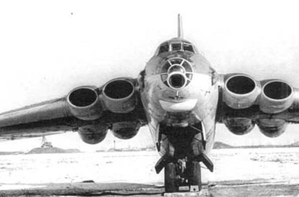 Máy bay ném bom chiến lược tầm xa M4 được trang bị máy gây nhiễu tích cực SPS-2 để 