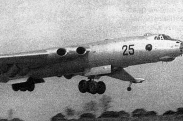 Máy bay ném bom chiến lược Myasishchev M-4 do Liên Xô phát triển từ những năm 1950 cho nhiệm vụ tiến công tầm xa, vươn tới lãnh thổ Mỹ.