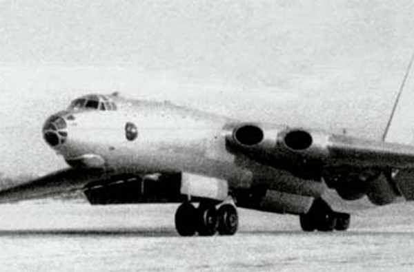Phòng thiết kế thí nghiệm do V.M Myasishchev lãnh đạo là nơi nghiên cứu, thiết kế máy bay ném bom chiến lược tầm xa M4.
