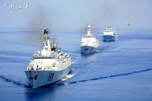 Hình ảnh tàu chiến, máy bay hạm đội Nam Hải xuất hiện ngày càng dày trên mặt báo Trung Quốc