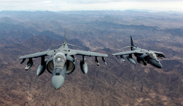 AV-8V Harrier lượn trên bầu trời Afghanistan