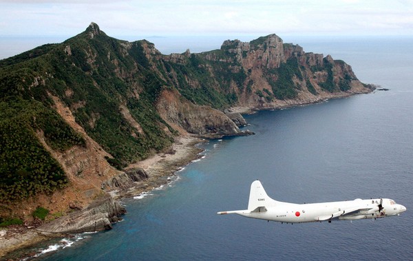 Trong khi máy bay trinh sát của Cảnh sát biển Nhật Bản tiếp tục làm nhiệm vụ canh giữ nhóm đảo Senkaku trong sự nhòm ngó của các tàu Hải giám Trung Quốc