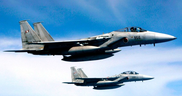 2 chiếc F-15 được Nhật Bản điều động xuất kích rượt đuổi B-3738 Hải giám Trung Quốc ra khỏi không phận Senkaku