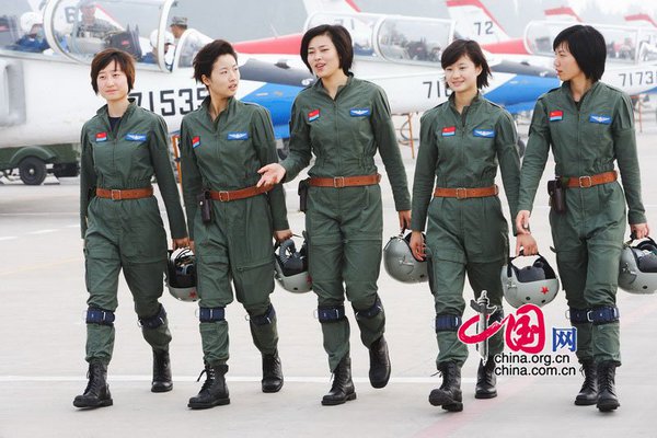 Không quân Trung Quốc đánh giá khả năng tác chiến, ném bom của nữ phi công cao hơn các đồng đội nam của họ