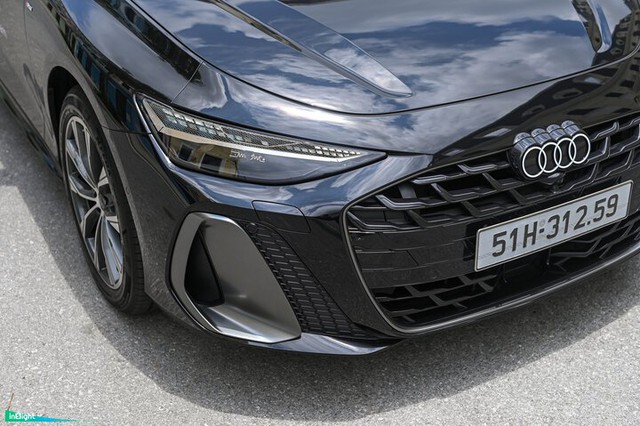 Cận cảnh Audi A6 S Line 2026: Đột ph&aacute; c&ocirc;ng nghệ hiển thị v&agrave; kh&ocirc;ng gian số h&oacute;a - Ảnh 3.