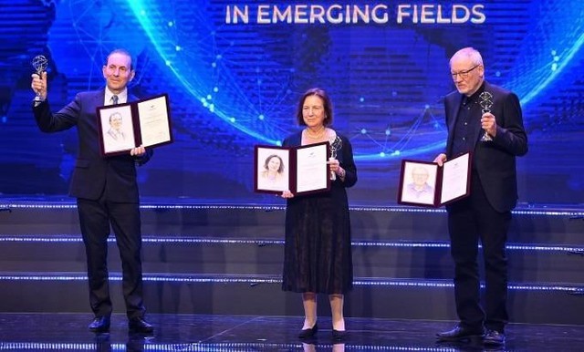 Giải thưởng chính VinFuture trị giá 3 triệu USD vinh danh 4 nhà khoa học với phát minh đột phá về năng lượng xanh- Ảnh 4.
