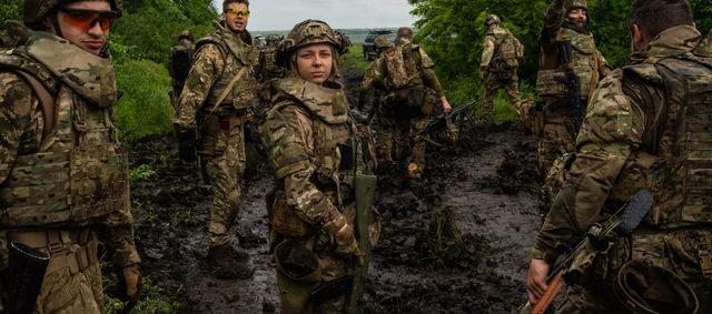 Báo Anh: Ukraine tìm mọi cách để lấp chỗ trống ở chiến trường - Chỉ huy tới các phòng gym để “săn” tân binh- Ảnh 2.