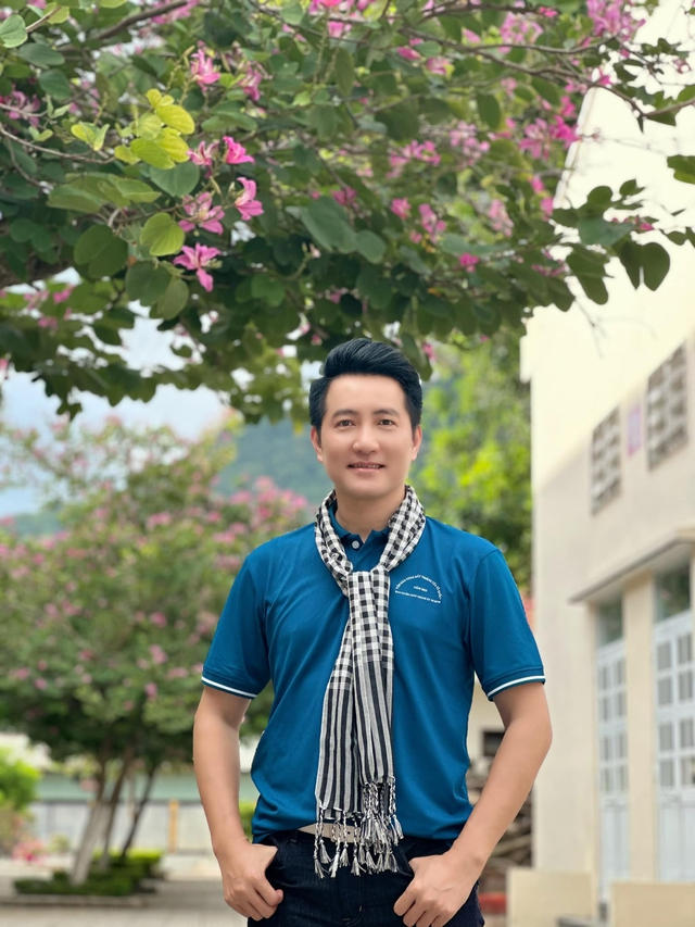 Nguyễn Phi Hùng: "Để khán giả vào phòng trà coi live show với giá vé vài triệu, tôi cảm thấy xót"- Ảnh 8.