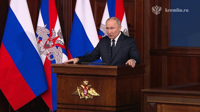 Tổng thống Putin họp tướng lĩnh, thừa nhận tình huống 'bị qua mặt' ở Ukraine- Ảnh 2.