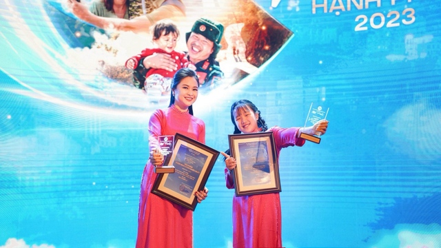BTV Mùi Khánh Ly và con gái đoạt giải thưởng với video về cuộc sống ở bản H'Mông- Ảnh 1.