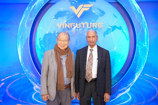 Người Việt Nam đầu tiên được giải VinFuture: Đóng cửa trường ĐH để sinh viên đi cứu lúa và kỳ tích ở Tây Phi- Ảnh 2.