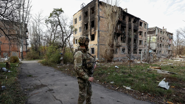 Avdiivka: 60.000 quân Nga tập kết cho trận quyết định, chặt đứt đường lui - Hàng nghìn quân Ukraine tử thủ- Ảnh 1.