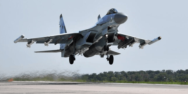 Truyền thông Mỹ: Su-35 là 'đối thủ tiềm năng' của tiêm kích Mỹ- Ảnh 1.