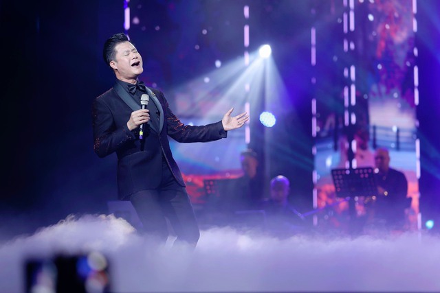 Danh ca Thanh Hà bất ngờ khi bạn đời Phương Uyên xuất hiện trên sân khấu- Ảnh 4.