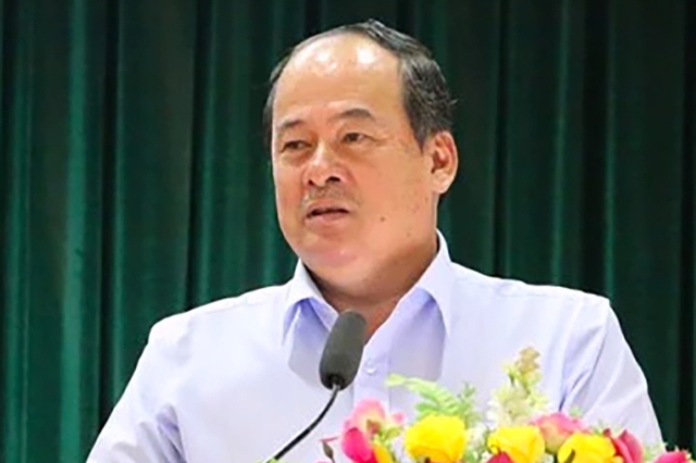 Chân dung Chủ tịch UBND tỉnh An Giang vừa bị bắt trong vụ khai thác cát lậu quy mô cực "khủng"- Ảnh 1.