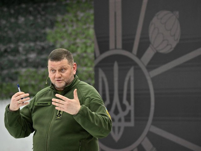 Báo Nga: Ông Zelensky truyền mật lệnh tới Avdiivka, Tổng Tư lệnh quân đội Ukraine công bố lựa chọn bất ngờ- Ảnh 2.