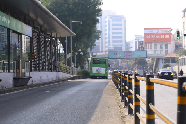 Tuyến xe buýt BRT nghìn tỷ đầu tiên ở Việt Nam: Bất ngờ "khoác áo mới" trước tin đồn bị dừng- Ảnh 3.