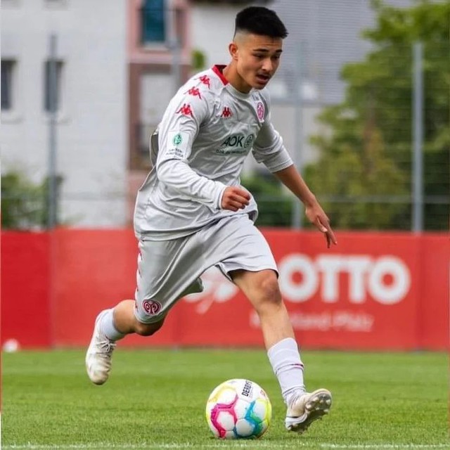 Trang web chuyển nhượng quốc tế xác nhận hợp đồng của cầu thủ Việt kiều 17 tuổi với đội bóng Đức- Ảnh 1.