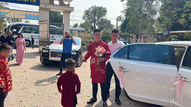 Quang Hải đón dâu bằng dàn siêu xe chục tỷ, có hành động ga lăng đến "tan chảy" với Chu Thanh Huyền- Ảnh 3.