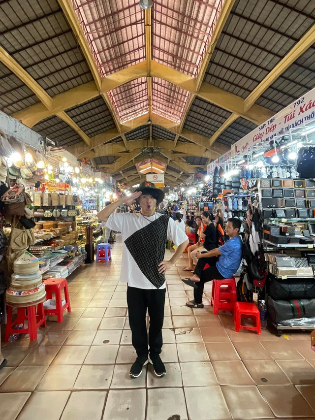 Chàng trai Nhật tăng 10kg vì trót mê món ăn bán khắp vỉa hè Việt Nam, nhận xét "vừa ngon lại rẻ"- Ảnh 2.
