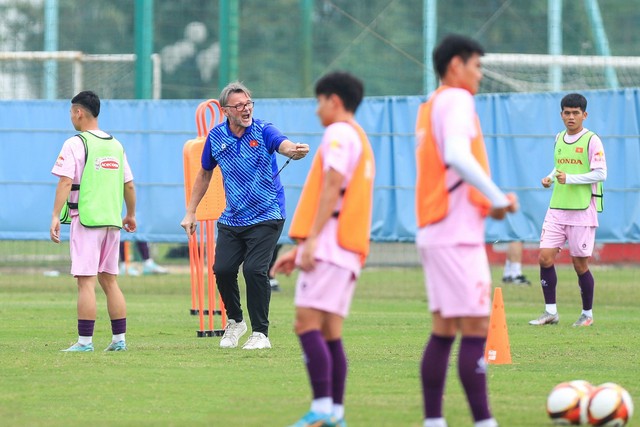"Tuyển Việt Nam đá VCK Asian Cup sẽ lành ít dữ nhiều, dễ thua đậm trước Nhật Bản"- Ảnh 4.
