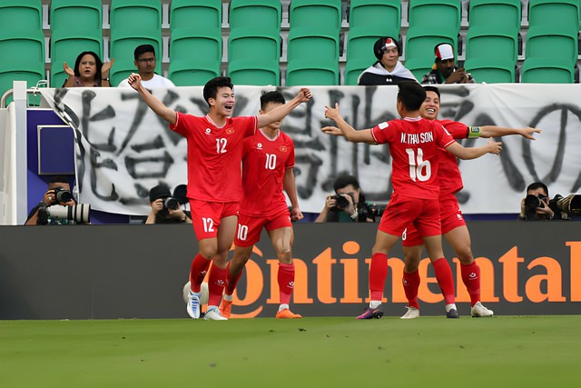 Tung hoành giữa dàn sao Nhật Bản, chân sút 19 tuổi của tuyển Việt Nam "gây bão" trên truyền thông Trung Quốc- Ảnh 3.