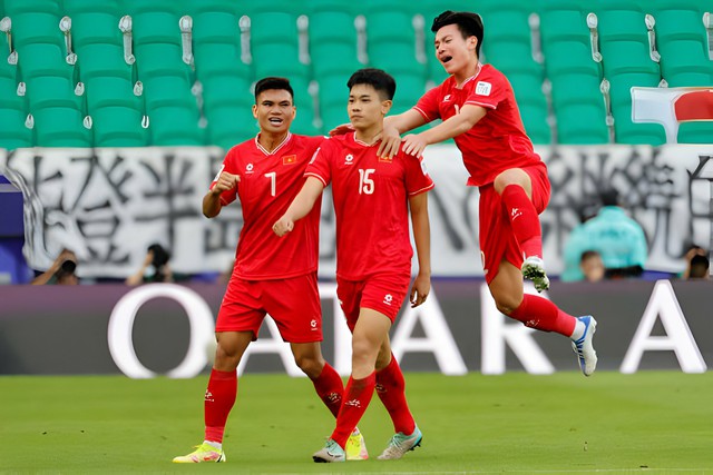 Tung hoành giữa dàn sao Nhật Bản, chân sút 19 tuổi của tuyển Việt Nam "gây bão" trên truyền thông Trung Quốc- Ảnh 1.