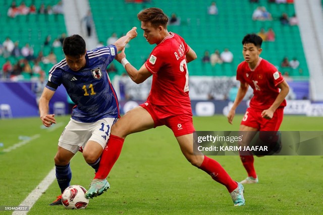 TRỰC TIẾP Việt Nam 2-4 Nhật Bản: Takefusa Kubo kiến tạo bàn thắng- Ảnh 1.