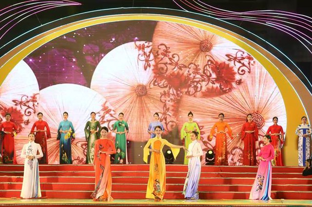 NTK Vũ Thảo Giang gây ấn tượng với bộ sưu tập "Sắc hoa tri ngộ" tại Lễ hội Hoa anh đào- Ảnh 6.