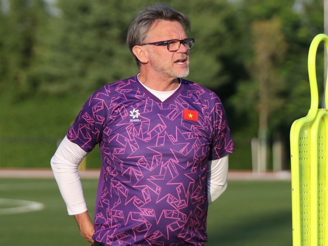 [TRỰC TIẾP Họp báo] HLV Troussier: "Gặp Indonesia giống trận chung kết; tuyển Việt Nam hướng đến top 10 châu Á"- Ảnh 5.