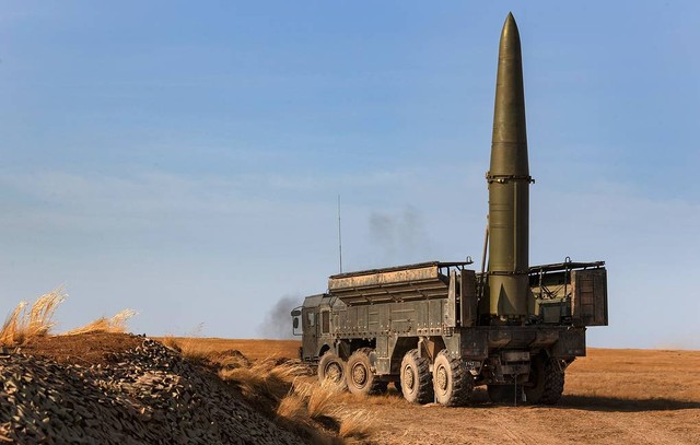 Nước sát Ukraine tung kế hoạch lớn với vũ khí hạt nhân Nga, chỉ chờ 'cú chốt': Kiev 'ngồi trên đống lửa'- Ảnh 1.