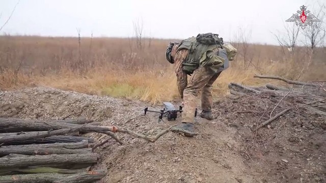 Từ 1 video lạ trên chiến hào Ukraine, đào sâu ra thứ mới tinh được người Nga gọi tên 'Hỏa ngục'!- Ảnh 2.