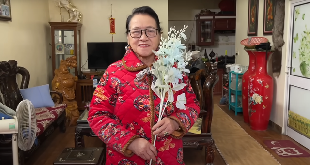 Thêm một chuyện tình "đũa lệch" nổi tiếng Cao Bằng: Cô dâu 72 tuổi lên xe hoa lần 3 với chồng trẻ mặc con cháu phản đối- Ảnh 1.