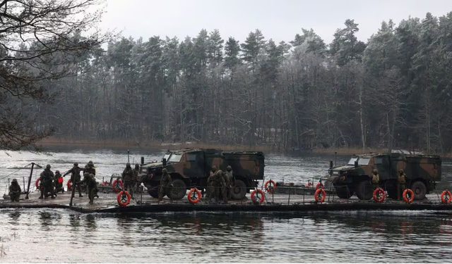 90.000 lính rầm rộ hành quân xuyên châu Âu, áp sát biên giới Nga: Cảnh cáo "sấm sét" của NATO tới Moscow?- Ảnh 1.