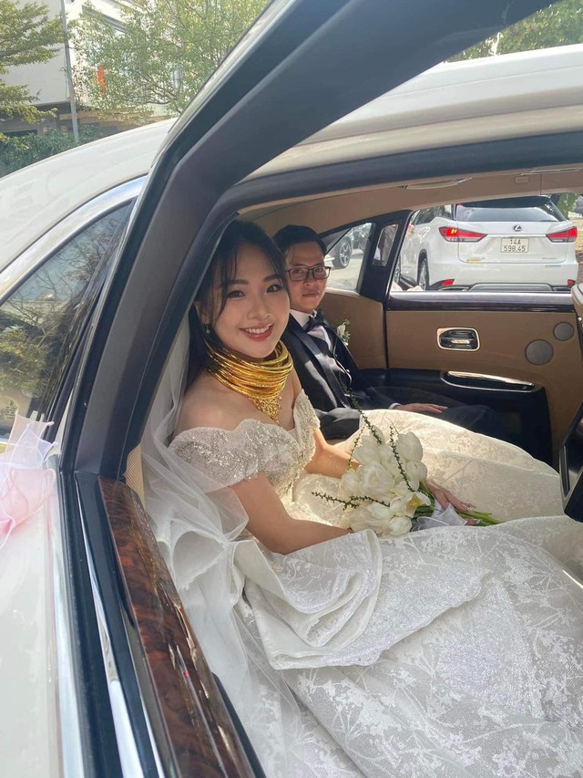Mâm cỗ cưới 28 triệu của đại gia Quảng Ninh, rạp rộng 1000 mét vuông, cô dâu đeo vàng trĩu cổ- Ảnh 4.